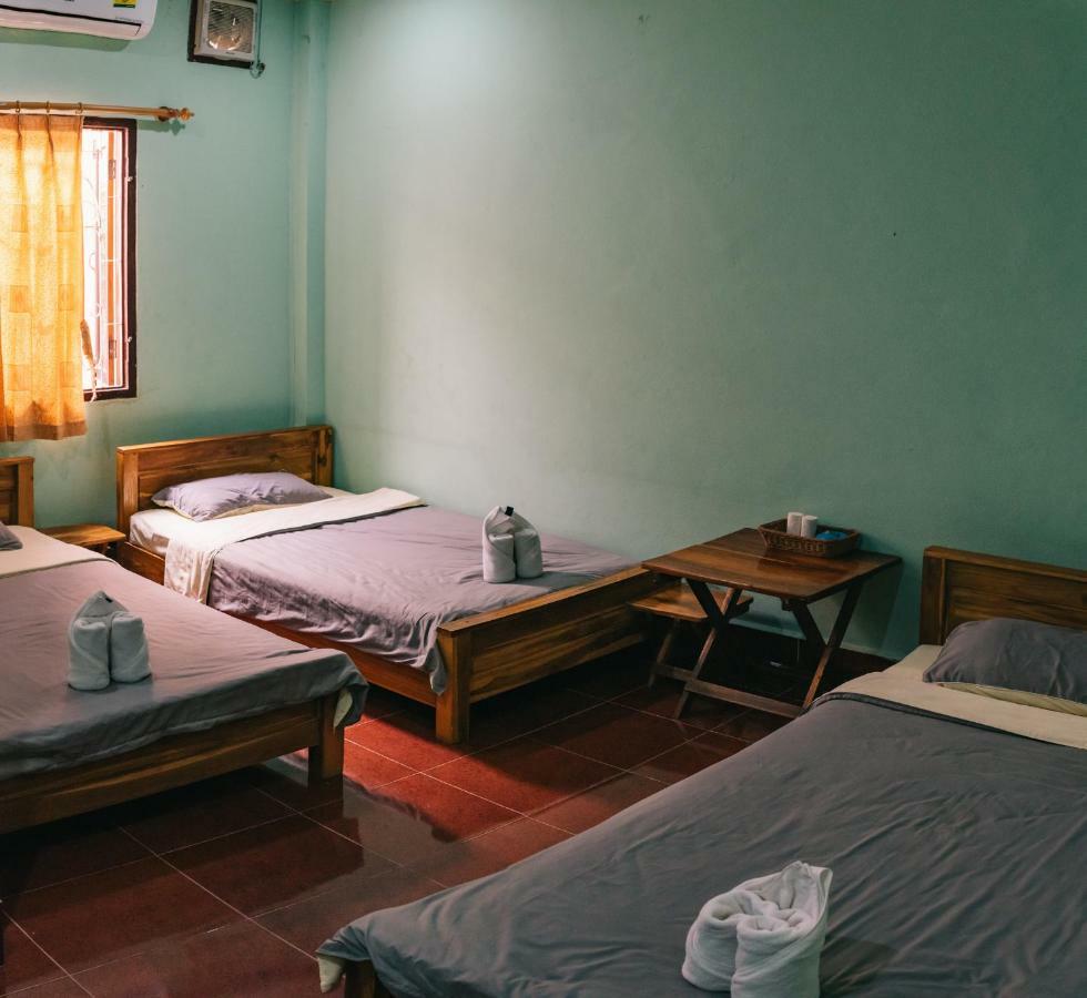 Mao Phasok Riverside Guesthouse Luang Prabang Buitenkant foto